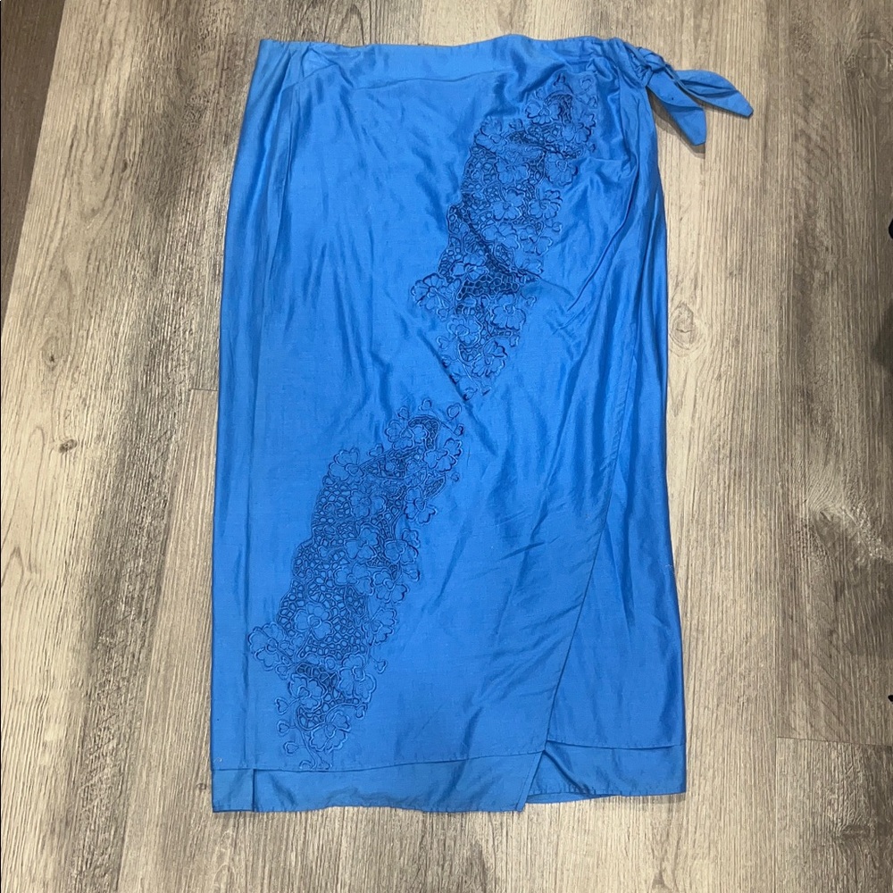 BCBG Blue Cotton Wrap Midi Skirt with Eyelet Detail, size 4